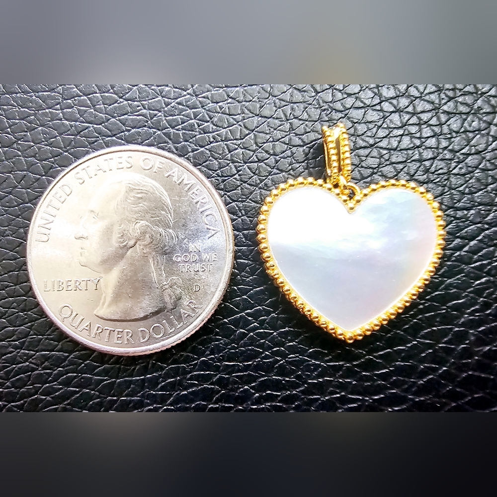 💛Mother of Pearl Heart Pendant - Picture 5 of 5